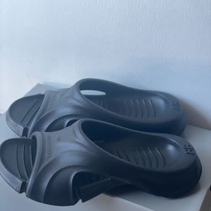 Balenciaga mold sandals size 9 - EUC